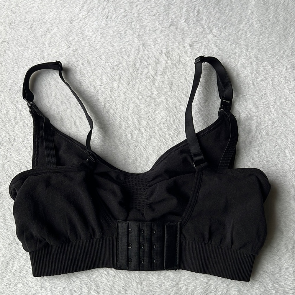 SKIMS Maternity/Nursing Sculpting Bra - Picture 8 of 9